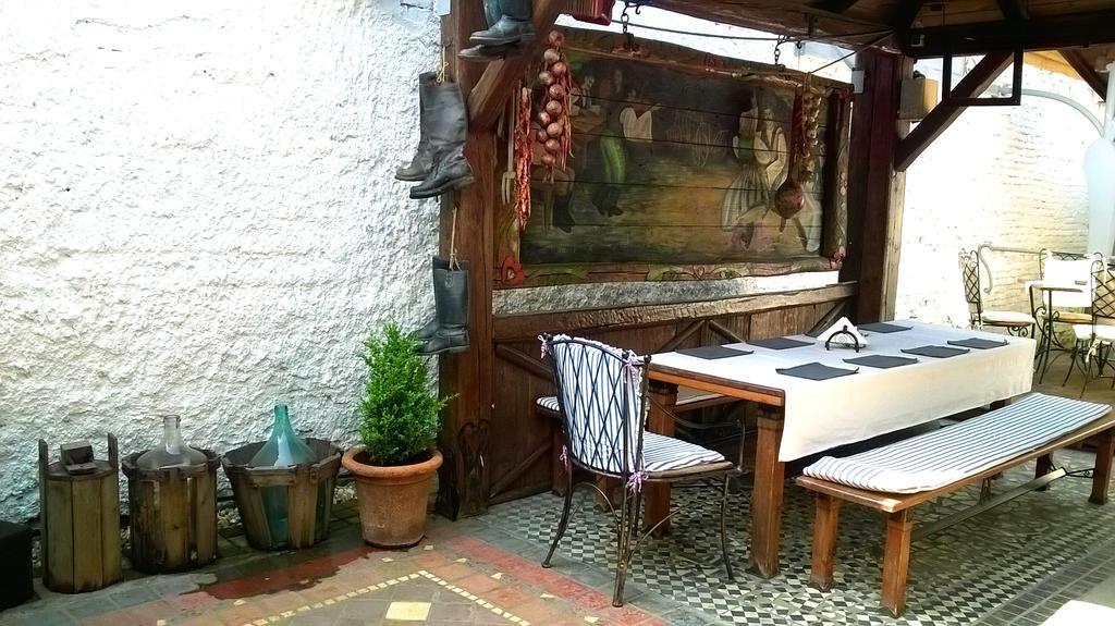 Penzion A Restauracia Toldi 갈란타 외부 사진