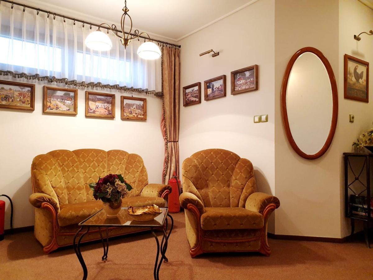 Penzion A Restauracia Toldi 갈란타 외부 사진