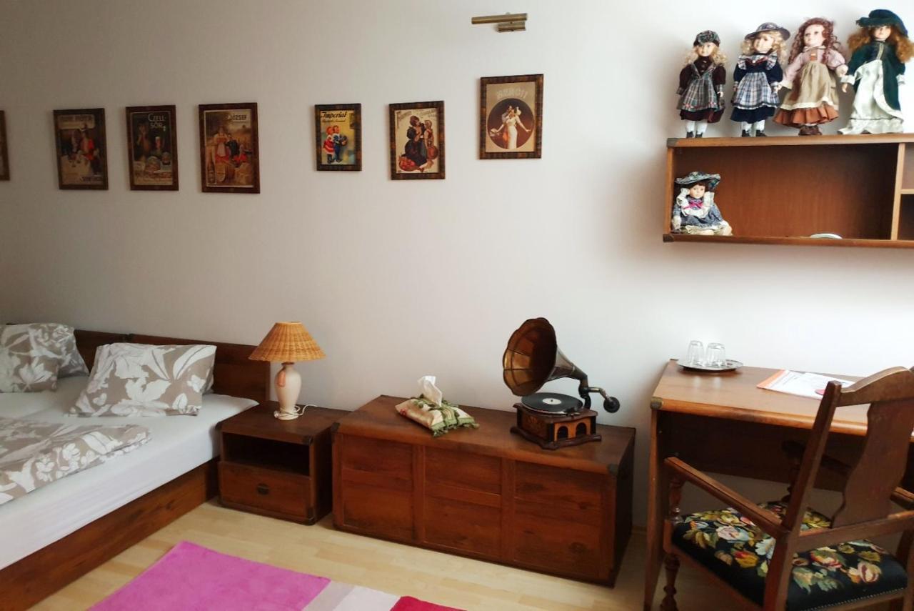 Penzion A Restauracia Toldi 갈란타 외부 사진